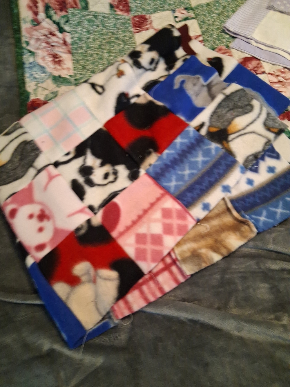 Large Crib/ Lap Quilt Lot Some Vintage Or Unfinished Or Handmade - Picture 8 of 10